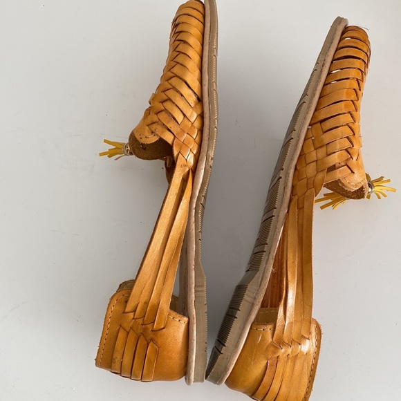 Women’s Huarache Sandal - Picture 5 of 9